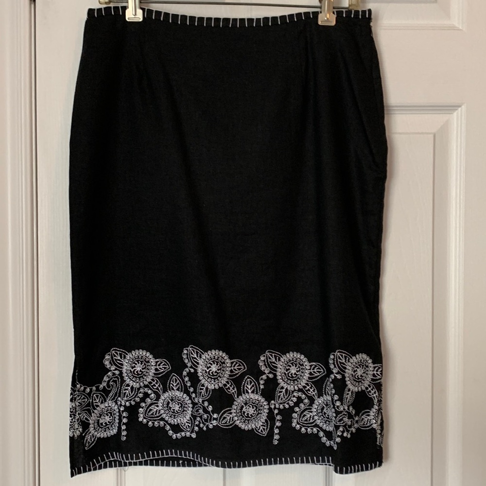 Malcolm & Co. Black linen skirt.